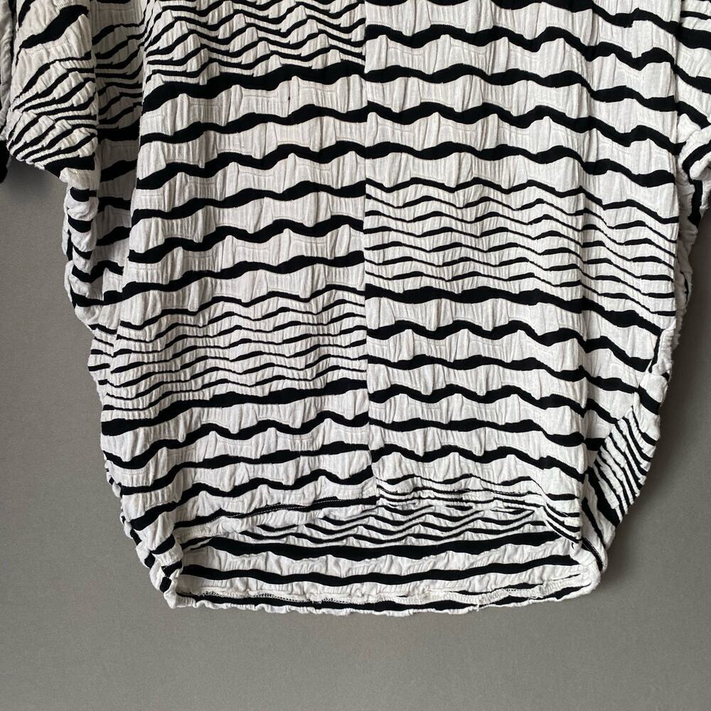 Romeo + Juliet sz S geo black white oversized tunic top - Picture 2 of 7